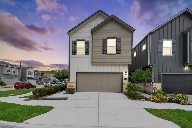 Building Photo - 3830 Glossy Lk Dr