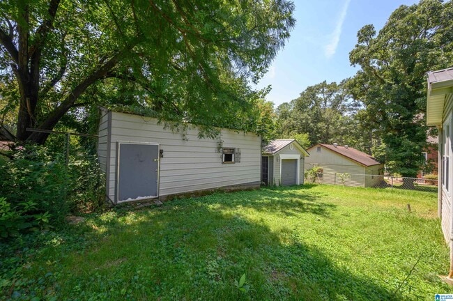 Building Photo - 703 11th Ave