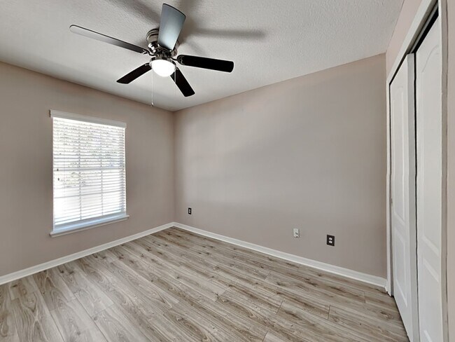 Building Photo - 524 Quail View Ct