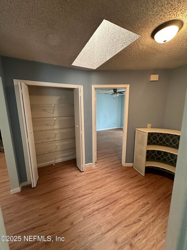 Building Photo - 1855 Alberta Ct N