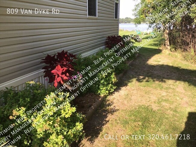 Building Photo - Furnished 3 bedroom home on Lake Henry -Av...