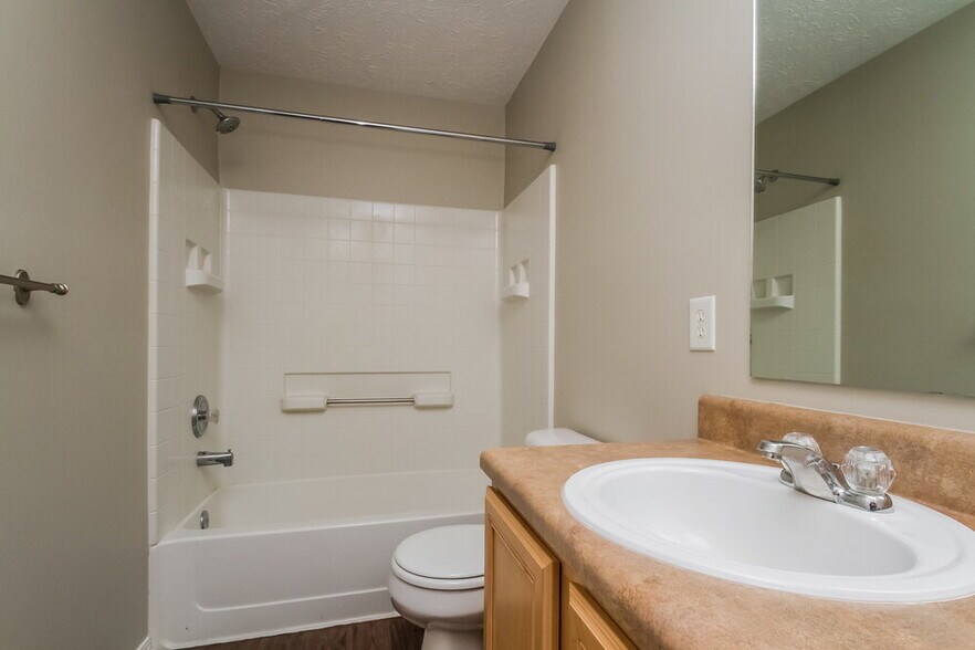 Building Photo - 2694 Sutherland Dr
