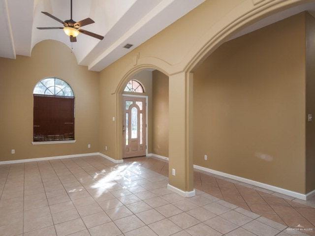 Building Photo - 10 Santa Laura St