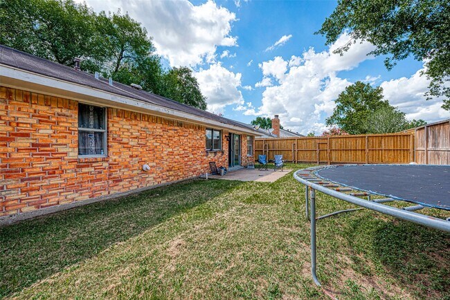 Building Photo - 2226 Gray Hawk Ln