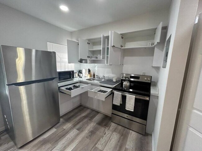 Building Photo - 2635 SW 24th Ave