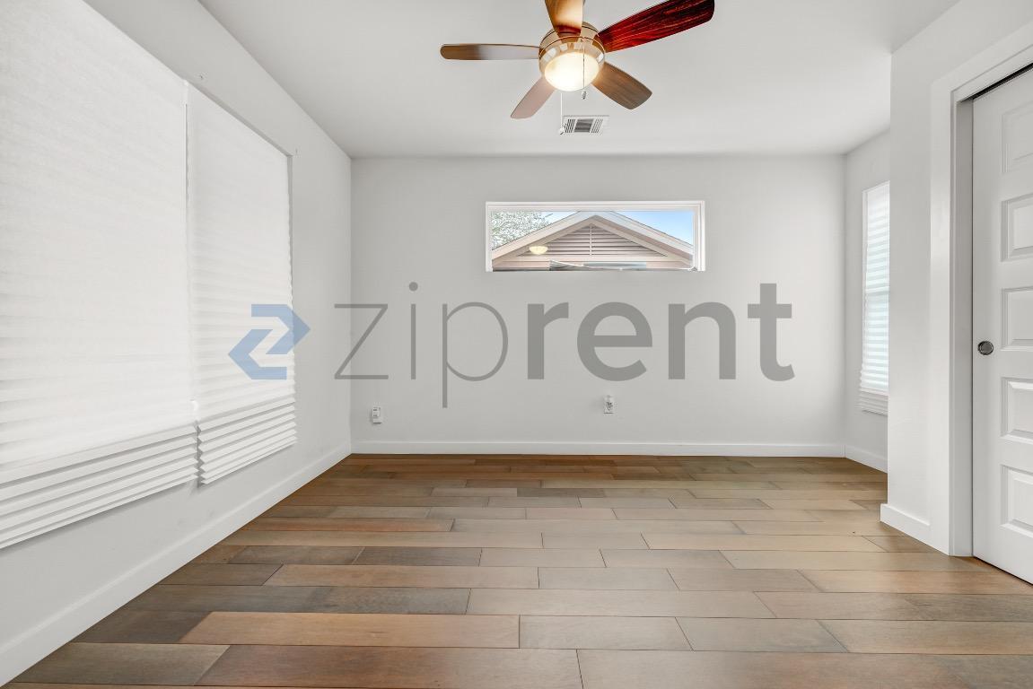 Building Photo - Unit A