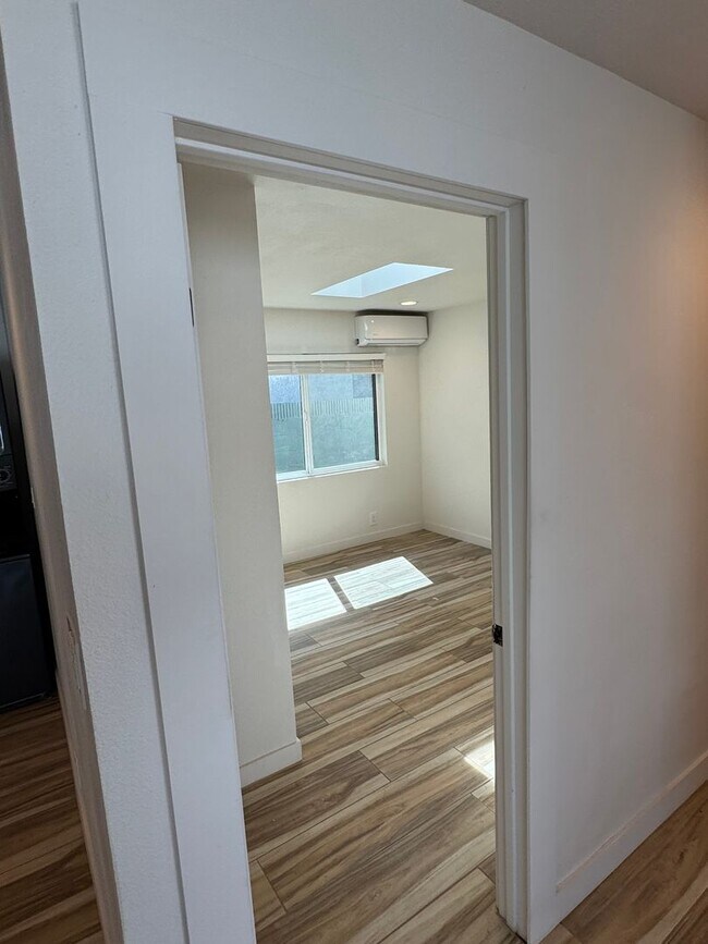 Building Photo - Cozy Carson Back House with Skylights & Washer/Dryer