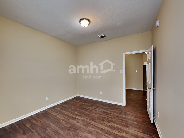 Building Photo - 15742 Flagstone Walk Way