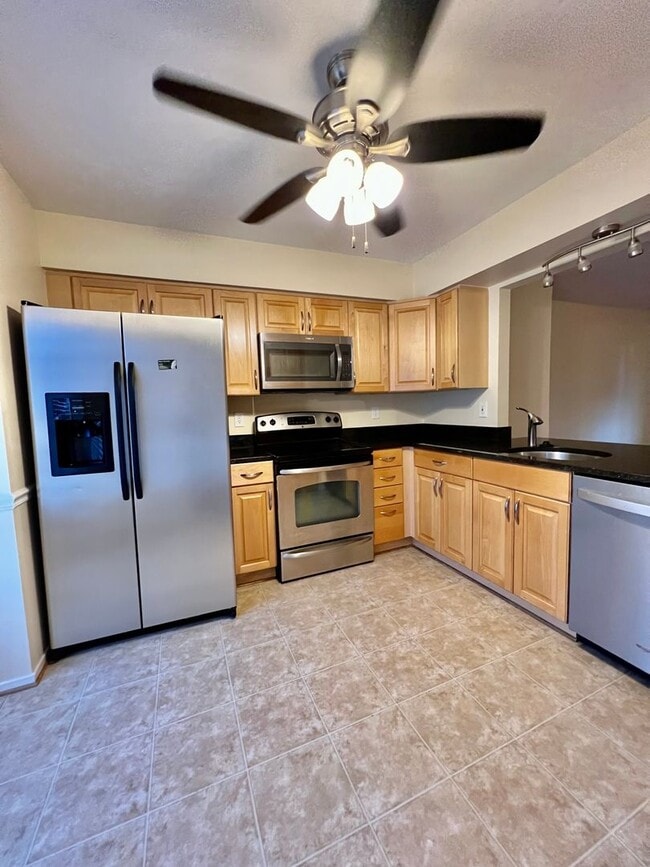 Building Photo - Beautiful Townhome Near Gunner's Lake in Germantown