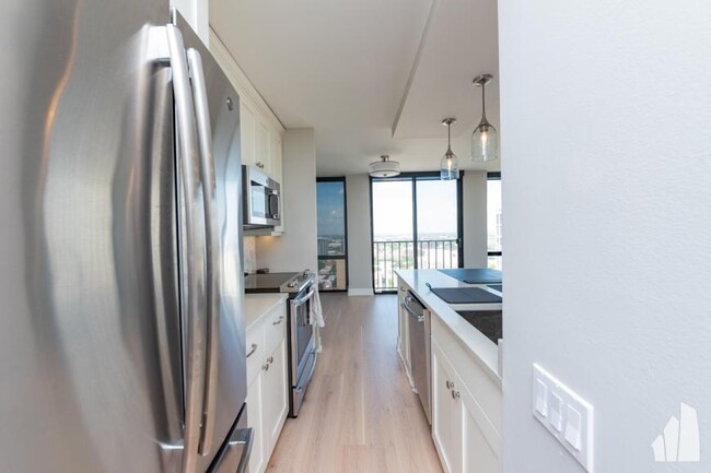 Building Photo - 2 bedroom in Chicago IL 60614