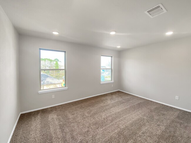 Building Photo - 807 Comanche Bend