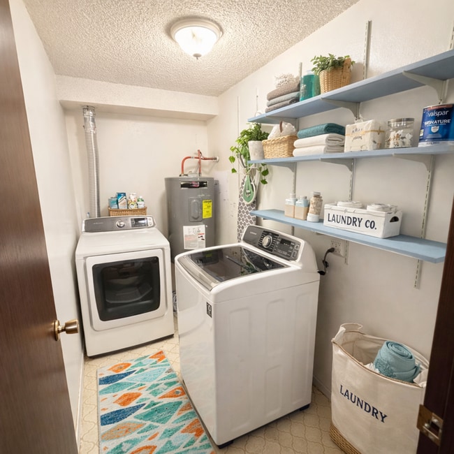 Building Photo - 2121 E Upriver Dr