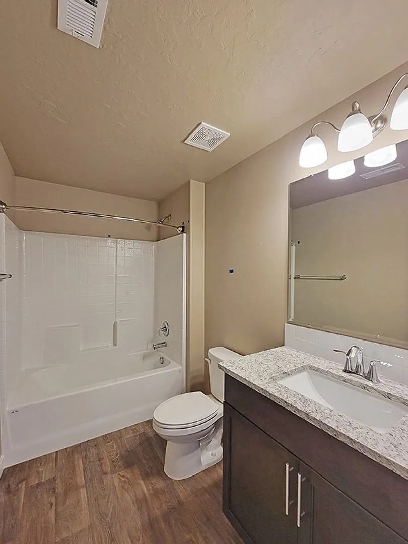 Second Full Bathroom - 1096 N Ryde Ave