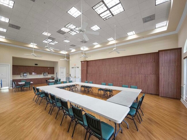 Building Photo - 5058 Glenville Dr