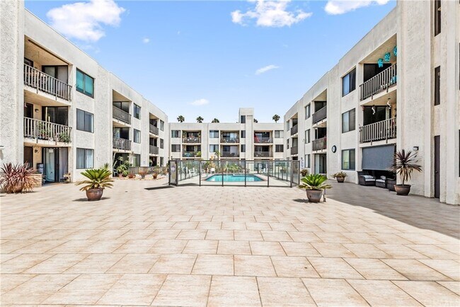 Pool - 1140 E Ocean Blvd