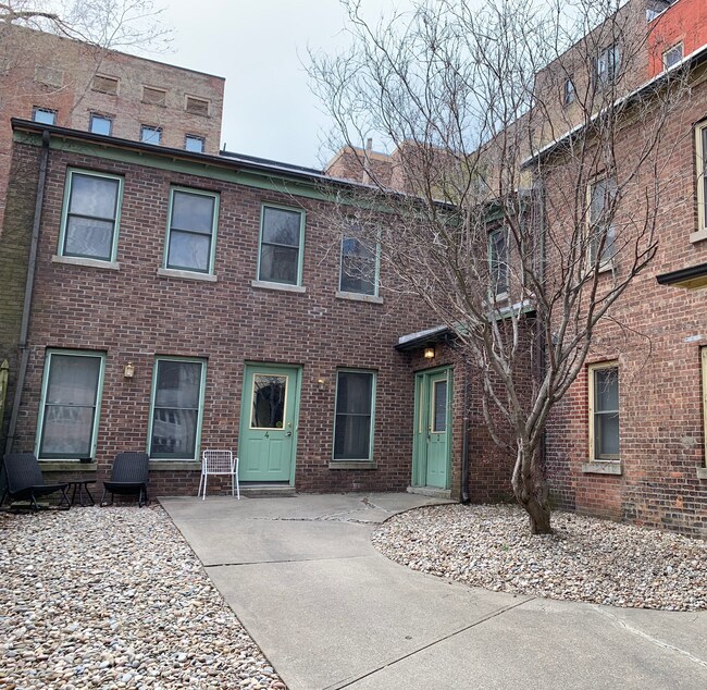Building Photo - 266 Hudson Ave