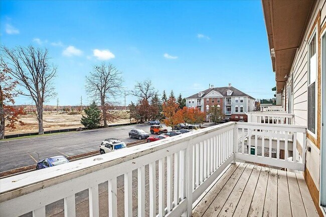 Building Photo - 1515 Town Commons Dr