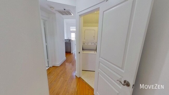 Building Photo - 115 E Park Ave