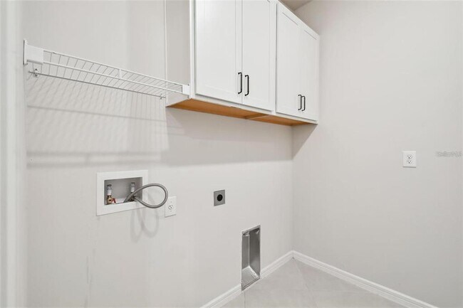 Building Photo - 13144 Peachleaf Ave
