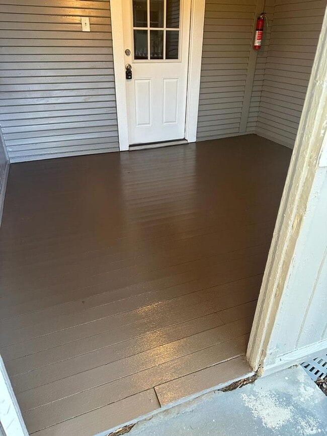 Building Photo - Beautiful 1 bedroom 1 bath bedroom bungalo...