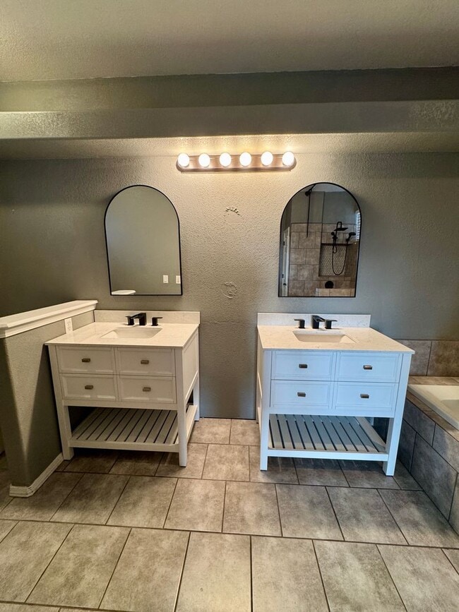 Building Photo - Beautiful golf course retreat