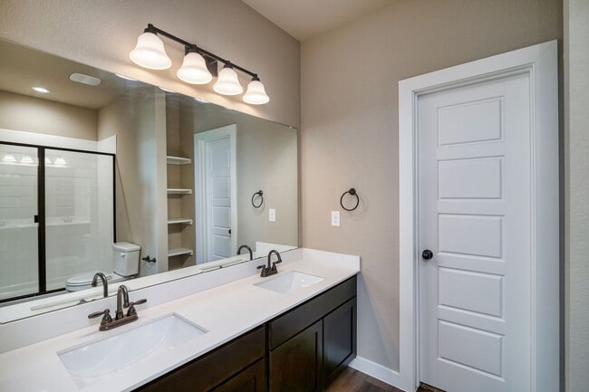 Building Photo - GORGEOUS 3 BEDROOM DUPLEX LOCATED IN MIDLOTHIAN ISD!