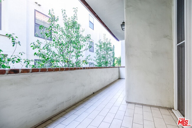 Building Photo - 11755 Montana Ave