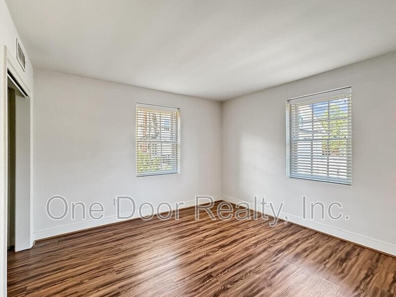 Building Photo - 732 Scotland St