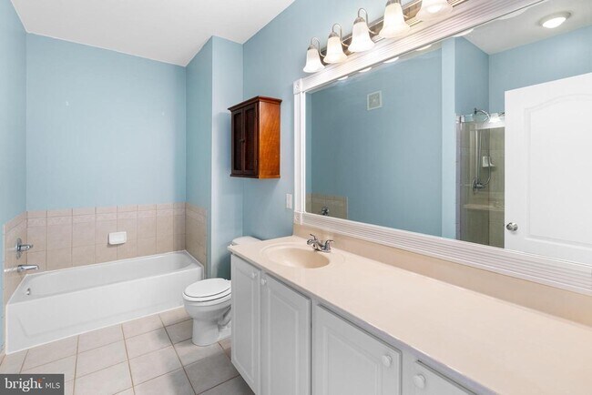 Building Photo - 92 Chevy Chase St