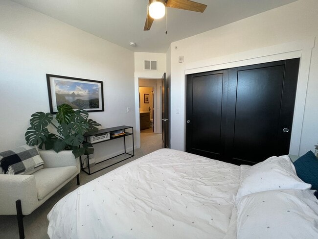 Building Photo - Modern 2BR + Office Townhome with Rooftop Deck in Prime Sunnyside/Highlands Location