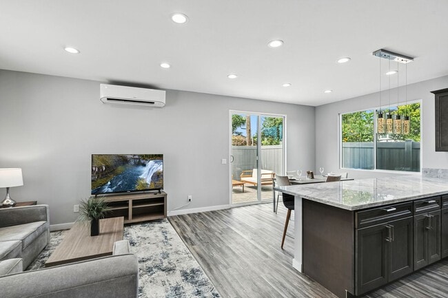 Building Photo - Coastal 3-Bedroom 2-Bathroom House with Hu...