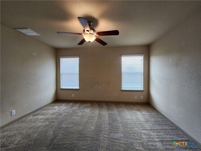 Building Photo - 789 Great Oaks Dr