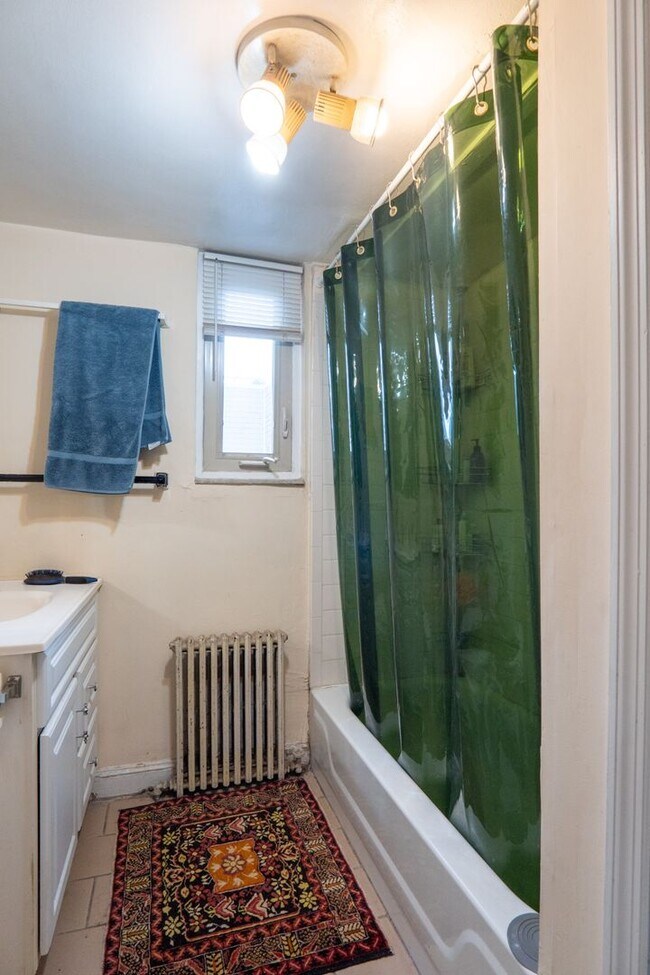 Building Photo - 1 bedroom w/d in unit