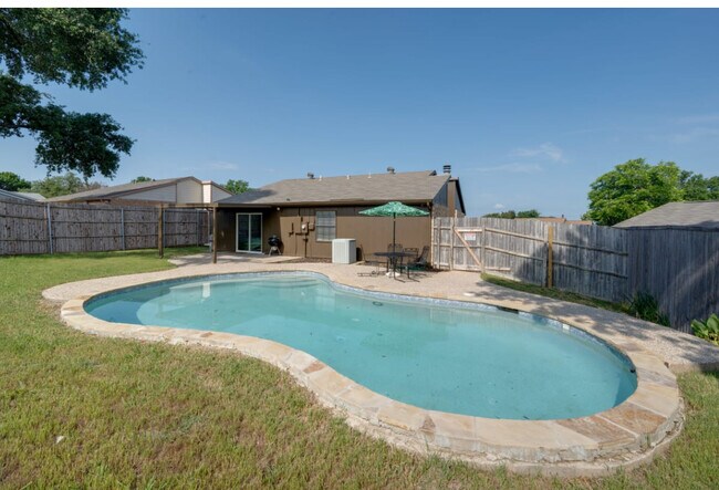 Building Photo - 7104 Elliot Ct