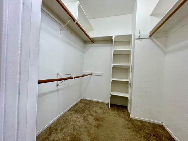 Building Photo - 1661 Pyrenees Ave