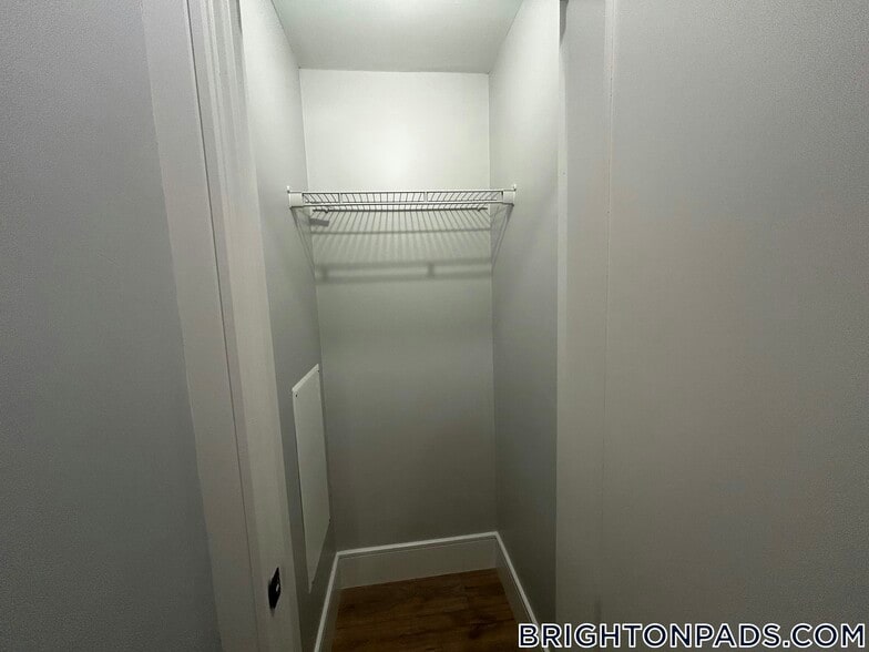 Building Photo - 124 Kenrick St