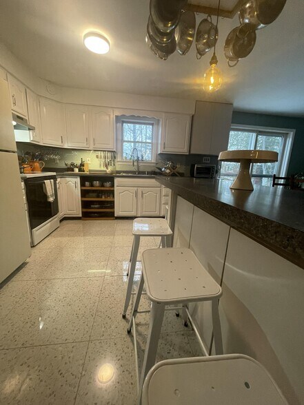 Building Photo - 16 Bonticou View Dr