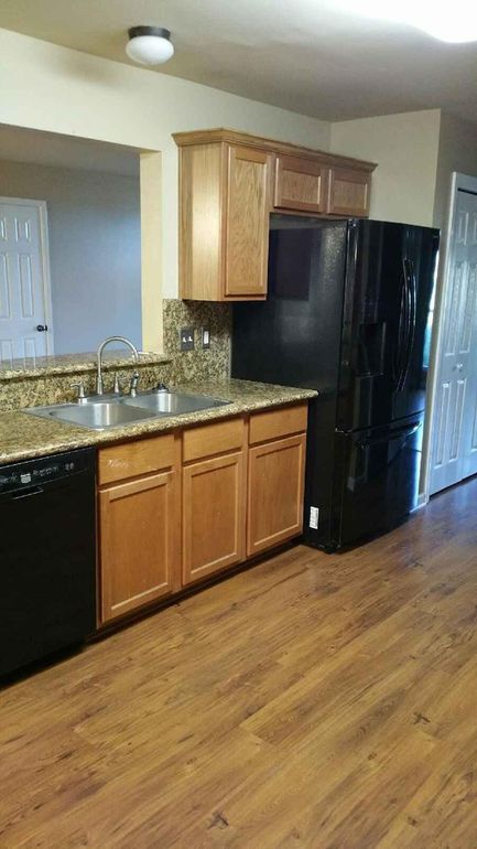 Building Photo - 40467 Hawthorne Dr