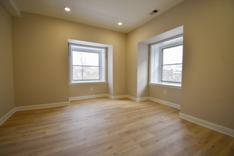 Building Photo - 1030 N 48th St