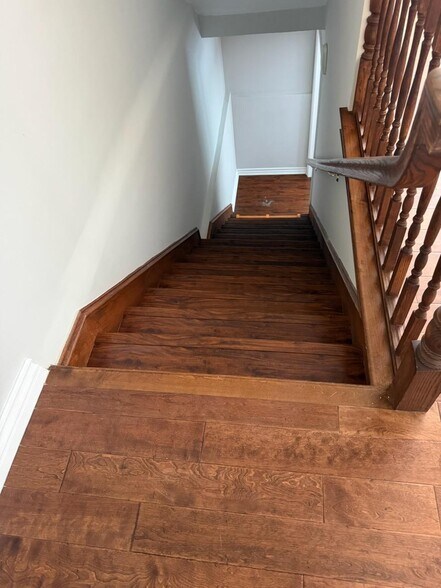 Building Photo - 4428 Moorpark Townhome