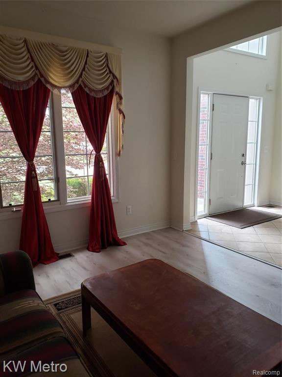 Building Photo - 1227 Letica Dr