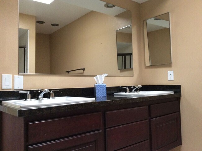 Building Photo - Huge White water condo at Fletcher Cove Solana Beach