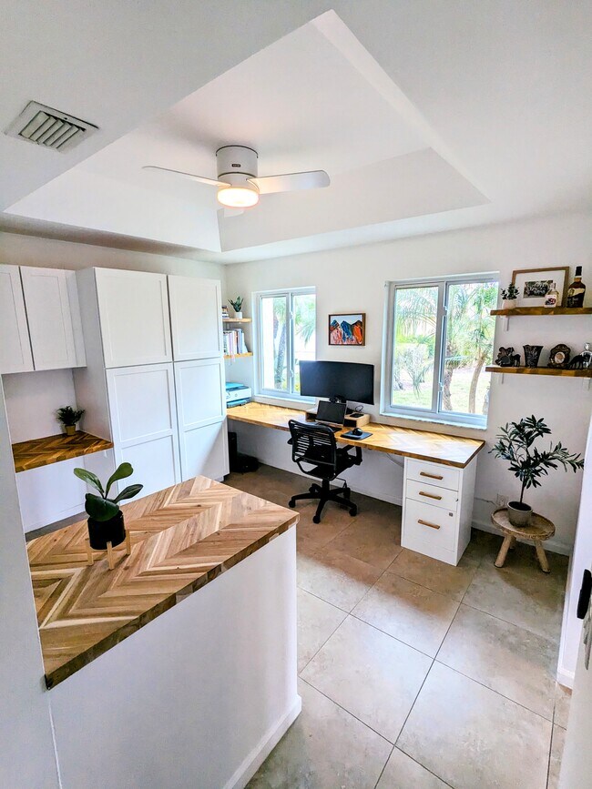 Building Photo - 23061 Aqua Vw