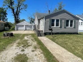 Building Photo - 2 Bedroom, 1 bath home in quiet neighborhood