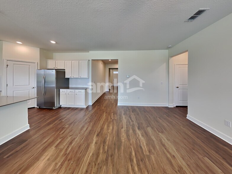 Building Photo - 33860 Night Lily Dr