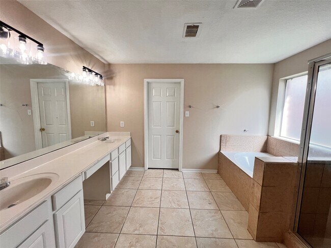 Building Photo - 4815 Wilderness Glen Ct