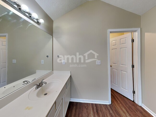 Building Photo - 6932 Silver Bend Pl