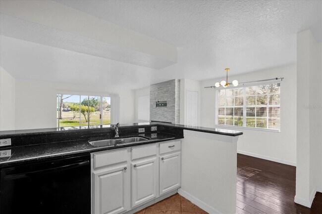 Building Photo - 13953 Fairway Island Dr