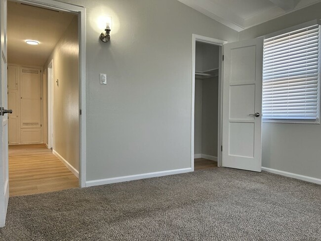 Building Photo - 401 N Norma St