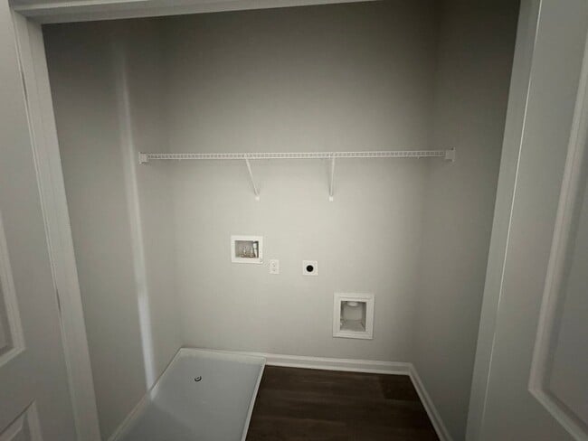 Building Photo - 130 Lauren St